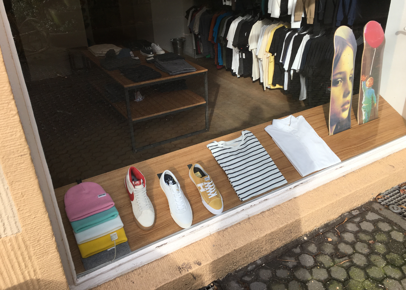 Ladenbau Skateladen Schaufenster